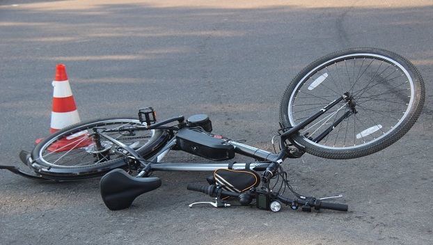 Велосипедист погиб под колесами грузовика 