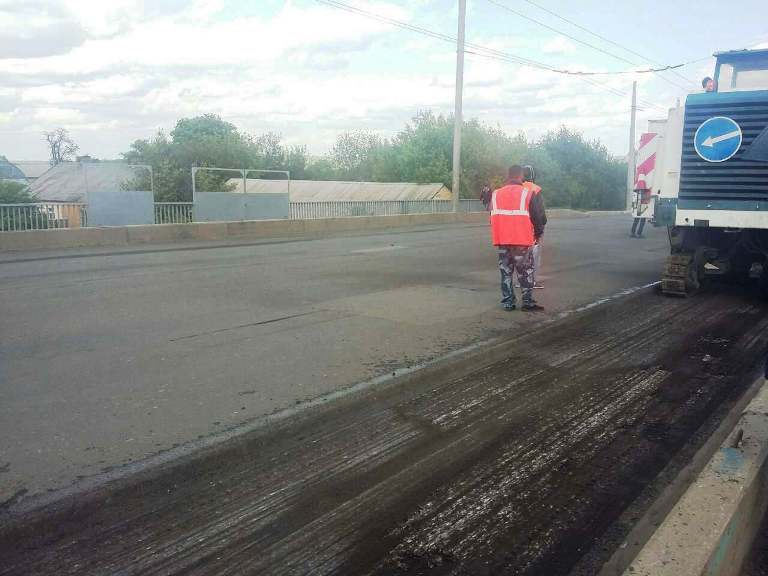 В Бахмуте ремонтируют путепровод «рестовраторы моста» в Константиновке