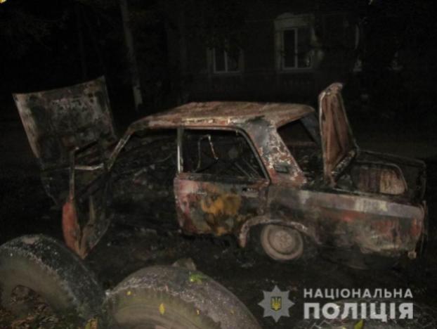В Славянске задержан автовор, который не смог угнать машину и поэтому сжег ее