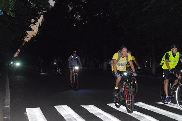 По ночному Бахмуту  «гоняли» велосипедисты
