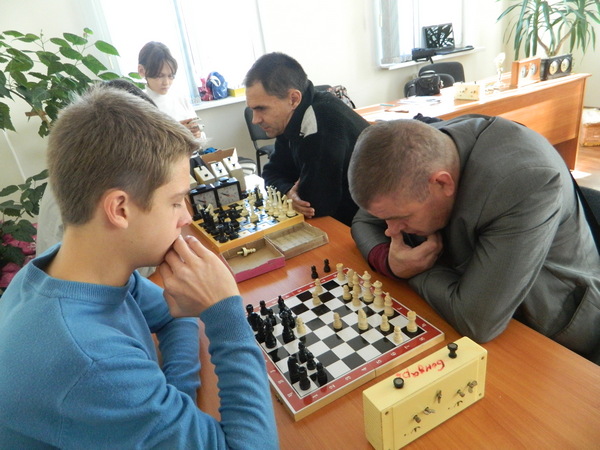 Открытое первенство города по шахматам с участием переселенцев провели в Артемовске