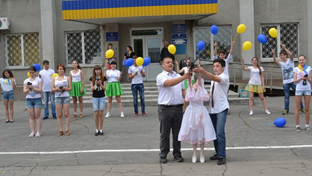 В Покровске будущие полицейские устроили для детей веселый праздник