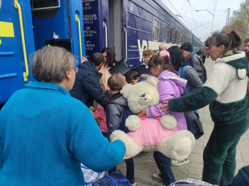 Жителі Дружківської і Костянтинівської громад евакуювалися в Житомирську область першим рейсом
