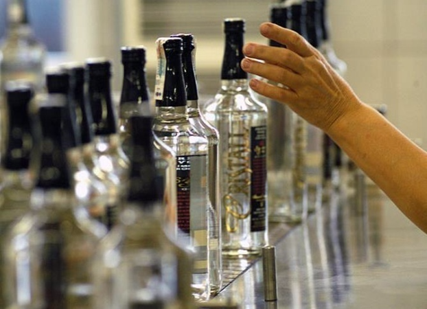 Кабинет министров принял законопроект о повышении цен на водку и сигареты
