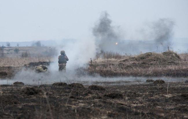 Сутки на Донбассе: 50 обстрелов, трое раненых 