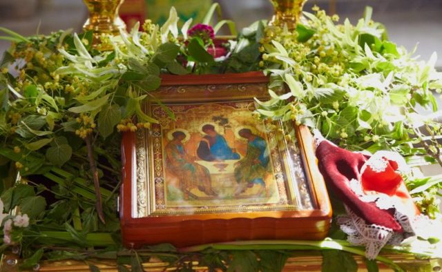 Сегодня православные христиане празднуют Троицу