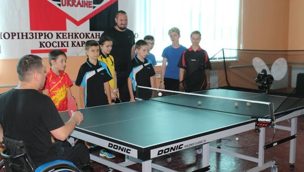 В спортивной школе Покровска появился робот для игры в настольный теннис