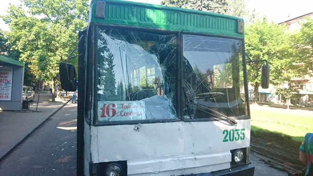 В Днепре троллейбус въехал в маршрутку, 6 пострадавших