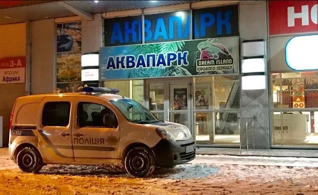 В аквапарке Киева пострадал ребенок: На него обрушилась часть потолка
