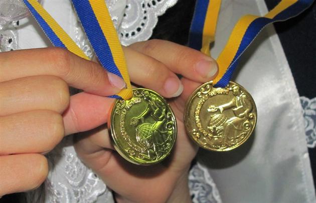 Треть выпускников Донбасса не получит золотых медалей