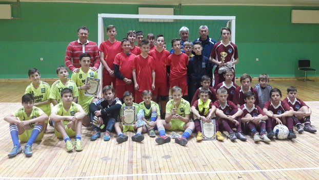 Команды из Дружковки и Доброполья стали призерами турнира по мини-футболу
