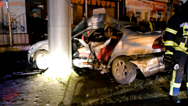 Смертельная авария в Одессе: Автомобиль на еврономерах влетел в столб