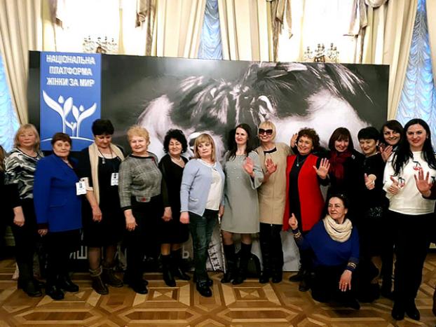 В столице страны собирают гуманитарку для жителей Марьинки и Красногоровки
