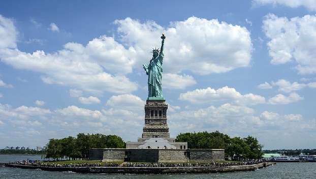 В Америке статую Свободы закрыли от посещений