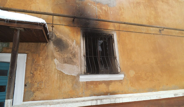 Краматорчанин обгорел, спасая квартиру от огня