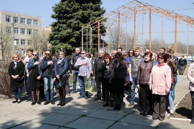 В Марьинке почтили память погибших во время АТО