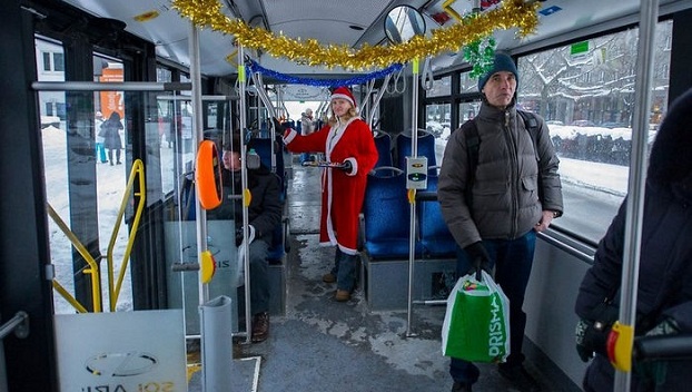 В Рождественских троллейбусах  Мариуполя будут петь колядки