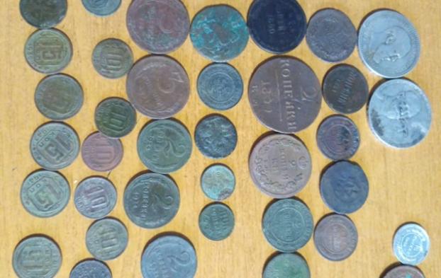 Иностранец пытался вывезти из Украины 100 старинных монет