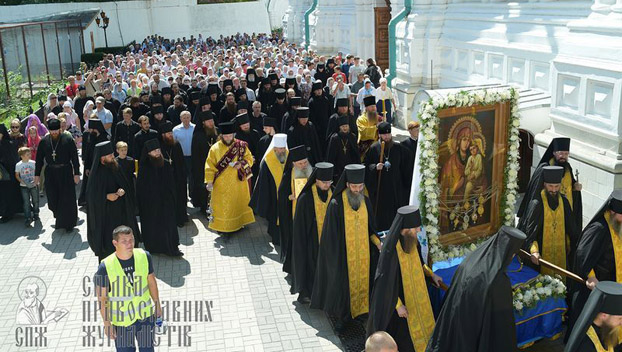 Из Донбасса в столицу Украины направился Крестный ход