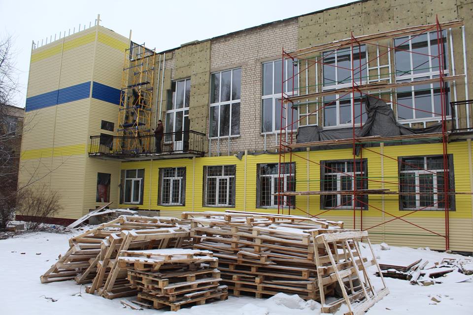 Ремонт опорной школы в Покровске идет с опережением графика