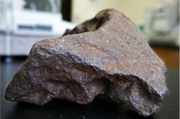 Американец не знал, что 30 лет подпирал дверь метеоритом за 100 тысяч долларов 