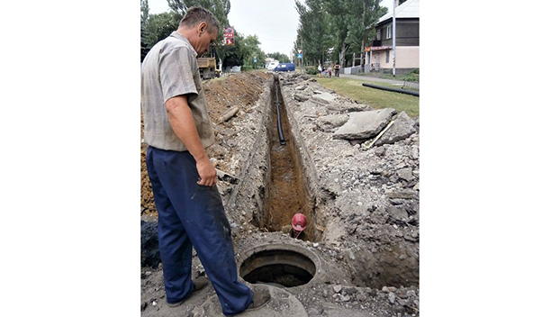 В Доброполье закончили ремонт коллектора по улице Независимости