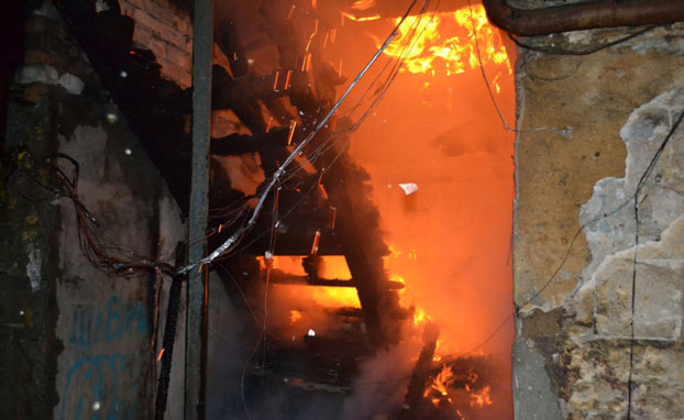 В Донецке горел многоквартирный дом: есть погибшие