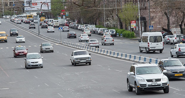 Для кого в Украине изменили правила дорожного движения