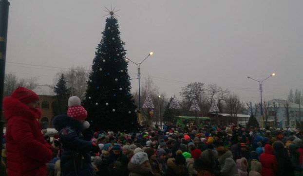 В Мирнограде торжественно открыли главную елку