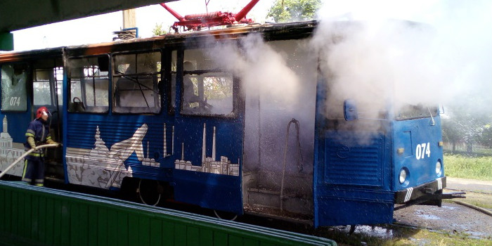 Трамвай с пассажирами тушили в Дружковке