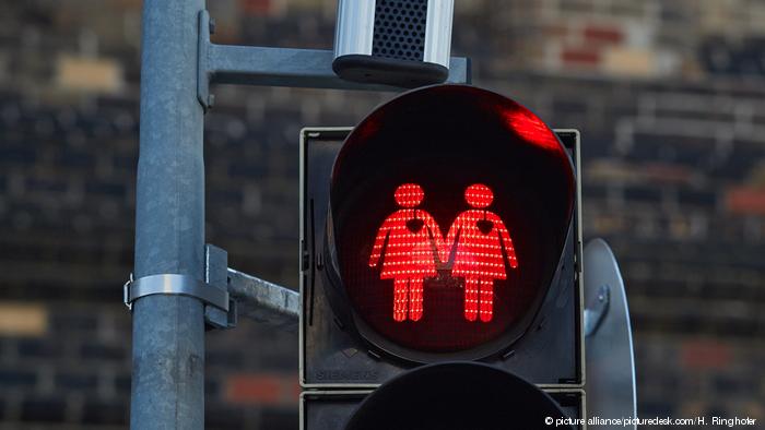 Румыния проводит референдум о признании однополых браков