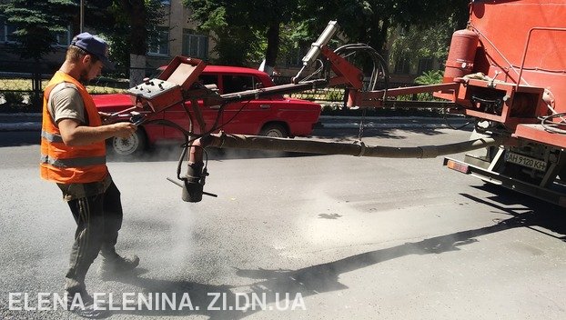 В центре Покровска начался ремонт дорог