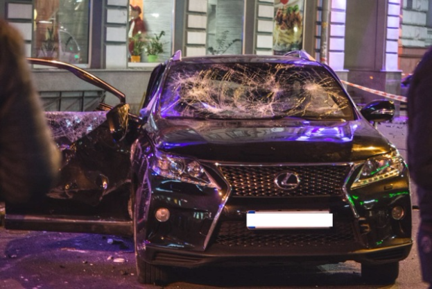 В Харькове девушка на «Лексусе» врезалась в толпу пешеходов и сбила насмерть шестерых человек
