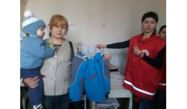 В Мирнограде раздавали гуманитарную помощь от Красного Креста