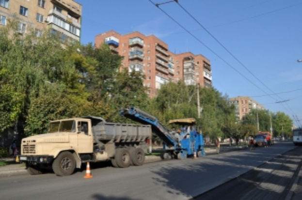 В Краматорске продолжают ремонтировать дороги и тротуары