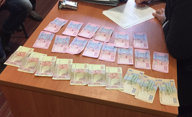 Начальнику патрульной полиции Краматорска пытались дать взятку