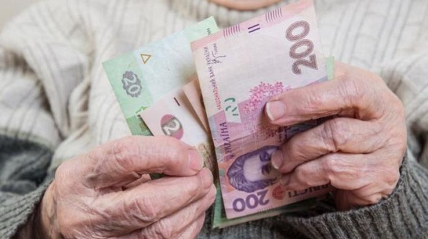 Сколько украинцев получают пенсии свыше 10 000 и 20 000 гривень