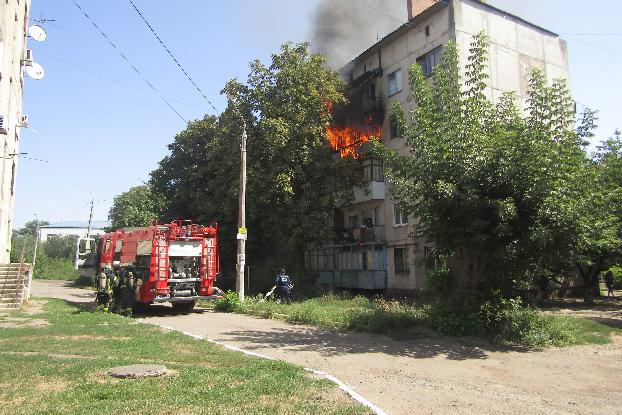 В Славянске горел многоквартирный дом