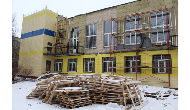 Мэр Покровска остался недоволен ходом ремонта опорной школы