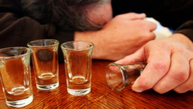 Суррогатным алкоголем в Лимане отравились пять человек 