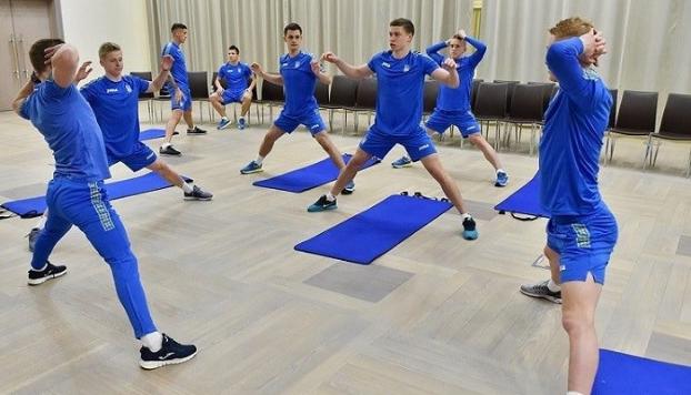 Сборной Украины по футболу помешала тренироваться погода