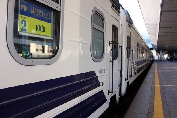 Мужчина, избивший женщину в поезде Мариуполь — Киев, предложил пострадавшей оплатить отдых в Египте