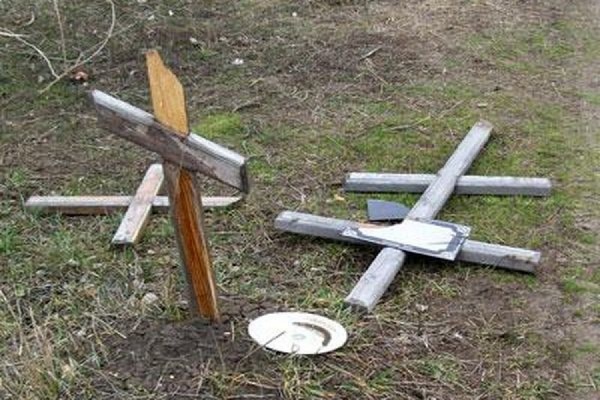 На кладбище в Торецке 17-летний парень убил женщину крестом