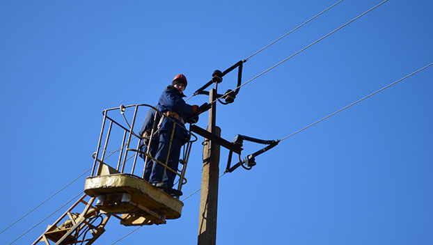 В Бахмутском районе начали восстанавливать электросети