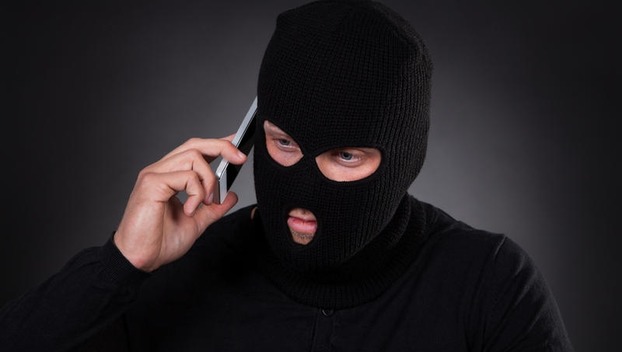 В Доброполье мужчина заплатил мошеннику за «найденные» документы и телефон