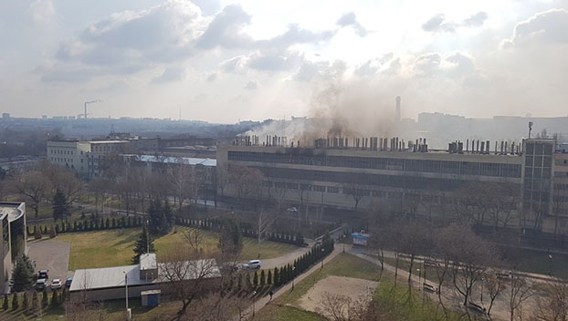 В Харькове загорелся завод