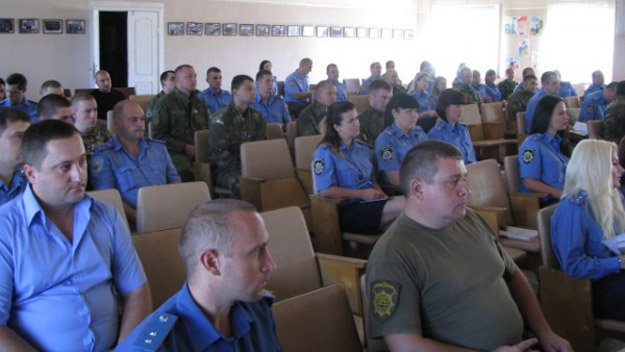 В Доброполье чиновники и полицейские взялись изучать языки