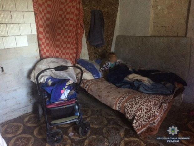 Трехмесячный ребенок и его трехлетний брат были брошены матерью в Краматорске