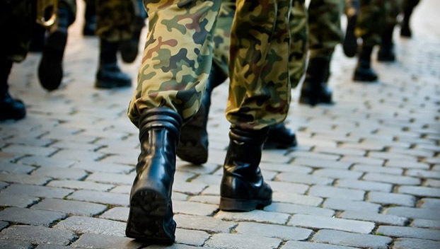 Аты-баты, из Покровска идут служить в солдаты