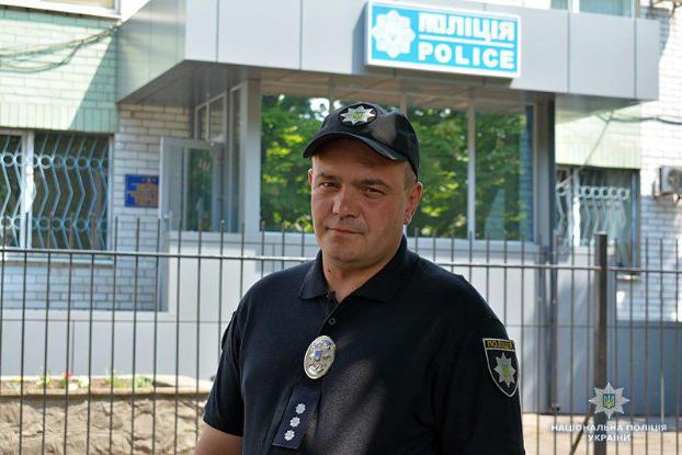 Полицейский спас юношу, который хотел броситься с моста в Великой Новоселке